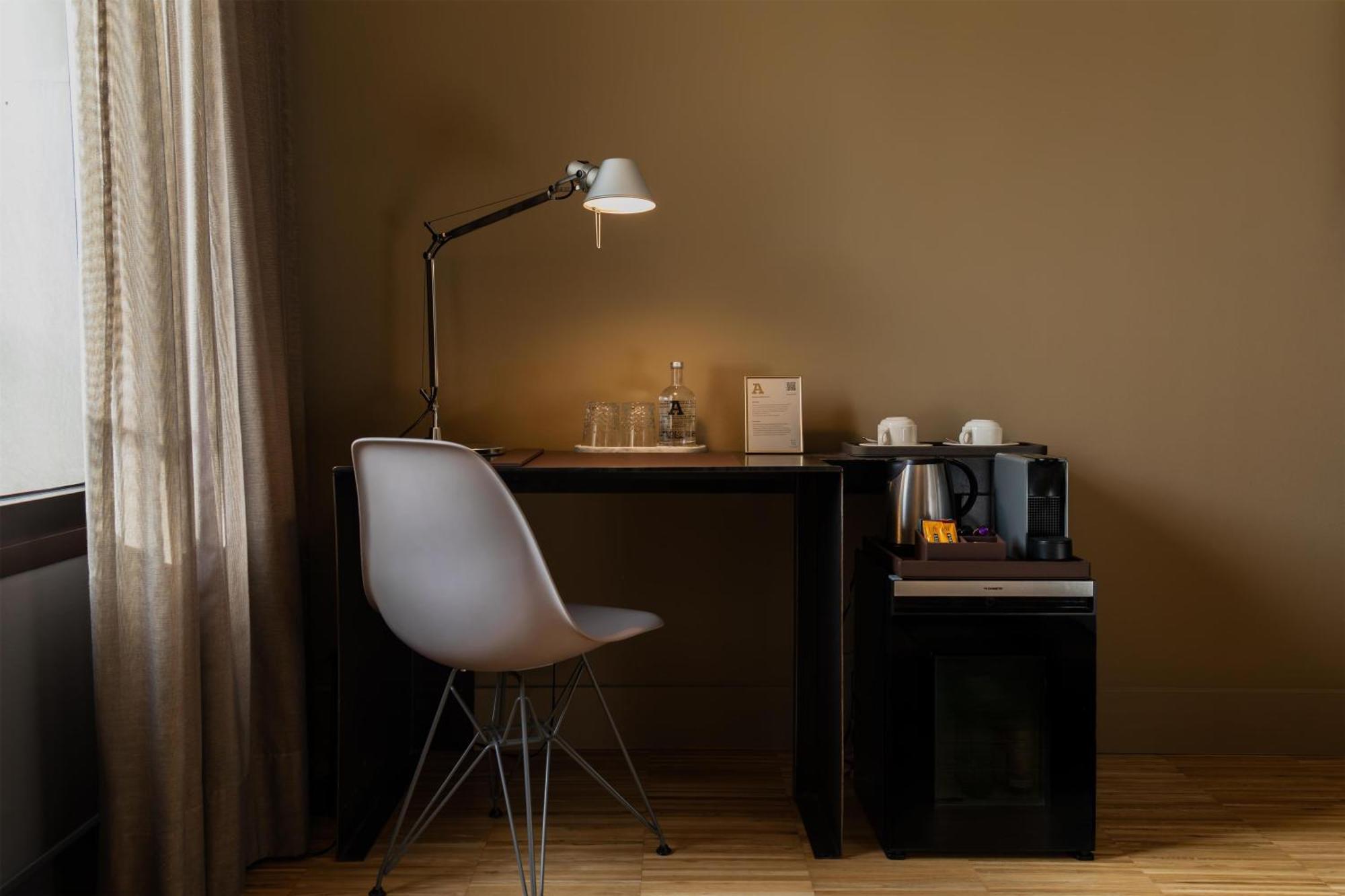 Alexandra Barcelona Hotel, Curio Collection By Hilton — Photos 3